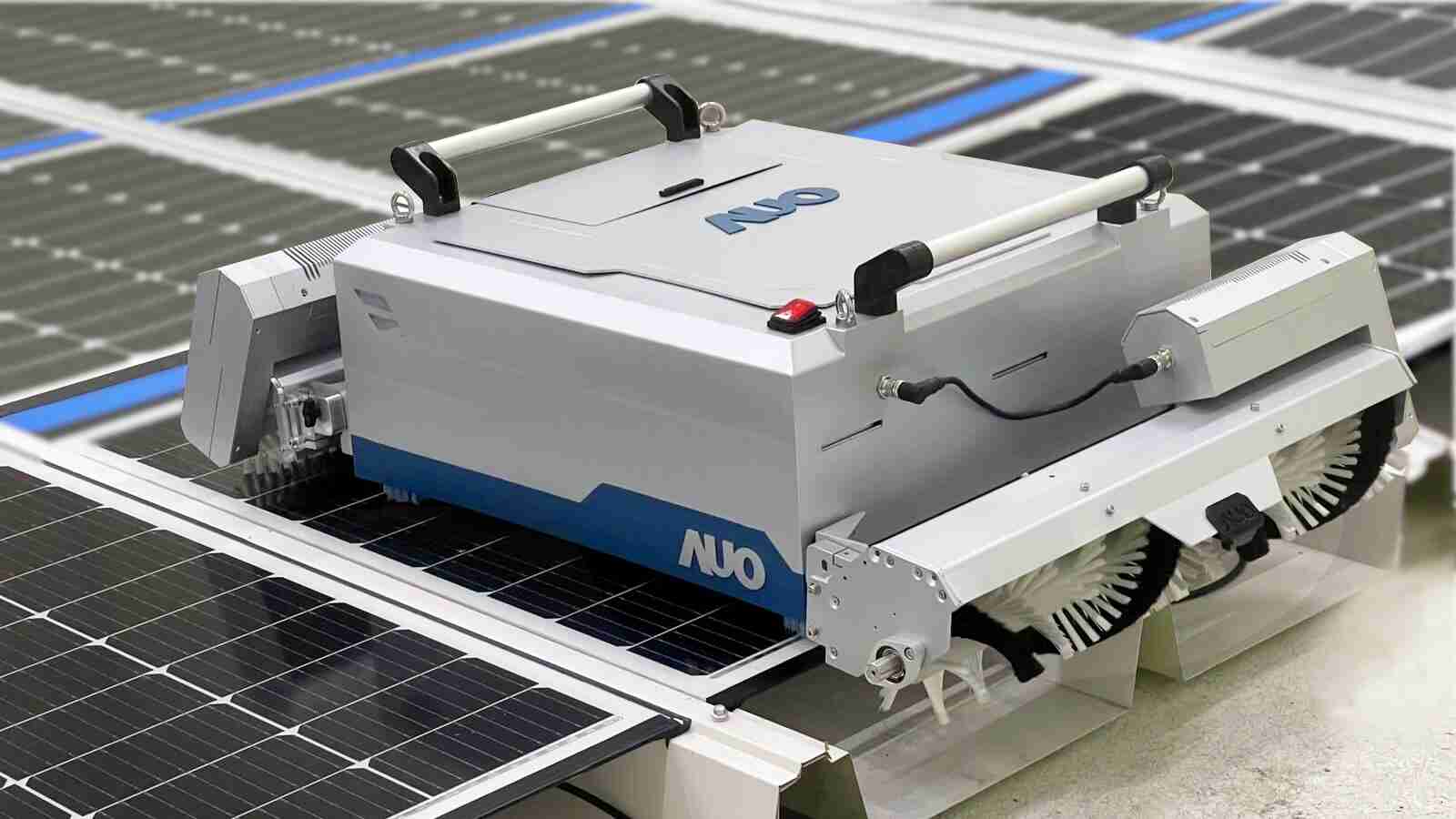 蓝狮在线致力EPC场域技术升级，，，导入清洁机器人搭配传感器与AI数据分析，，，大幅减少维运成本