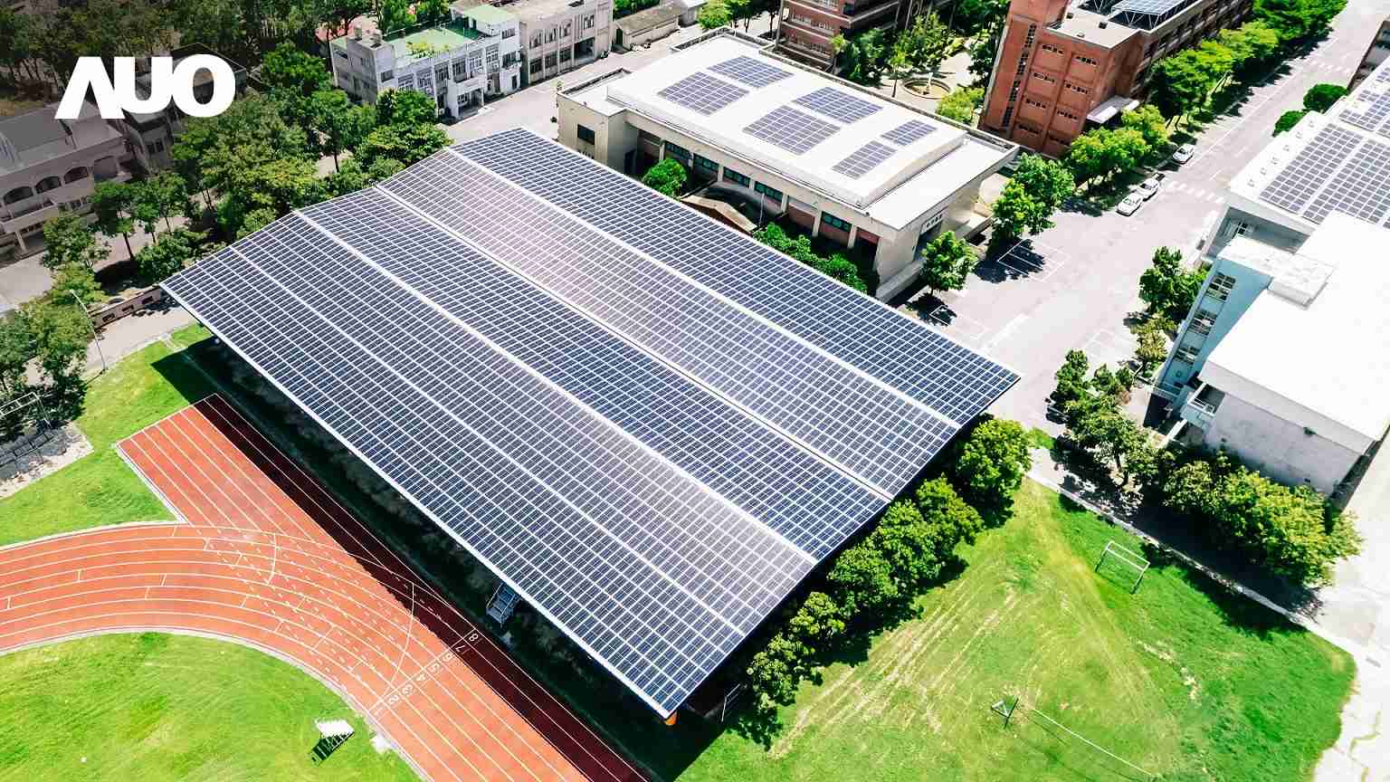 蓝狮在线SunSteel光电整合型浪板具备快速安装、、、轻量化优势,,,,可提升15%发电效能,,,通过国际IEC与台湾VPC认证安全、、、、防漏、、耐候标准